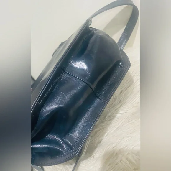 Women’s Vintage Carol Hearty Black Leather Baroque Embossed Shoulder Bag - Picture 7 of 7